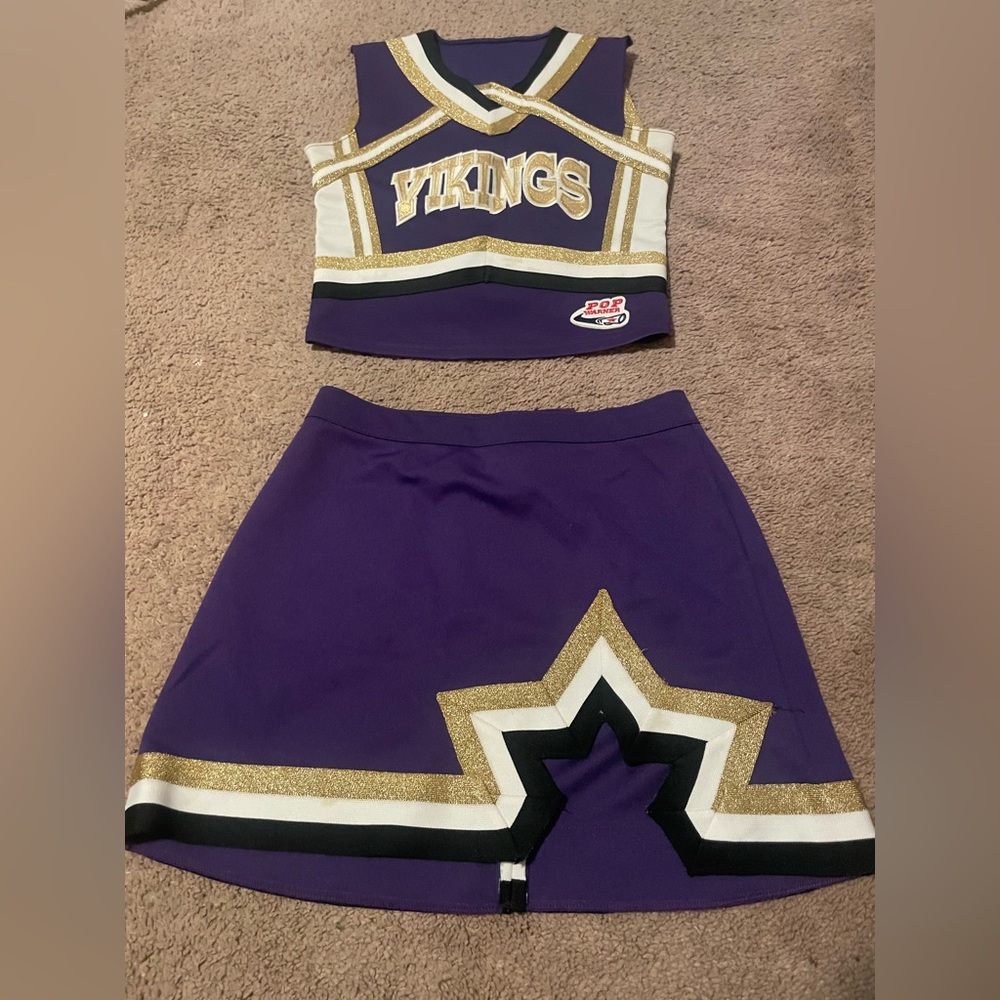 Cheerleading outfit